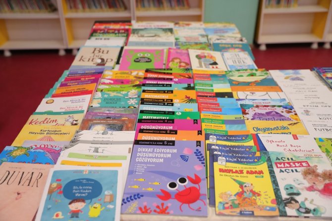 Sivas Belediyesi, Kütüphaneye 500 Kitap Bağışladı