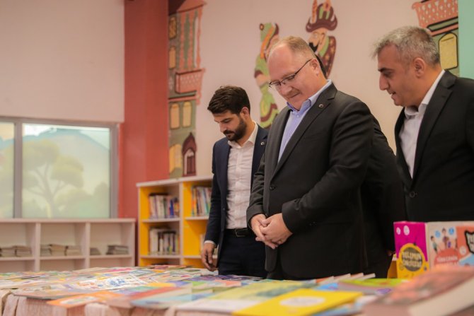 Sivas Belediyesi, Kütüphaneye 500 Kitap Bağışladı