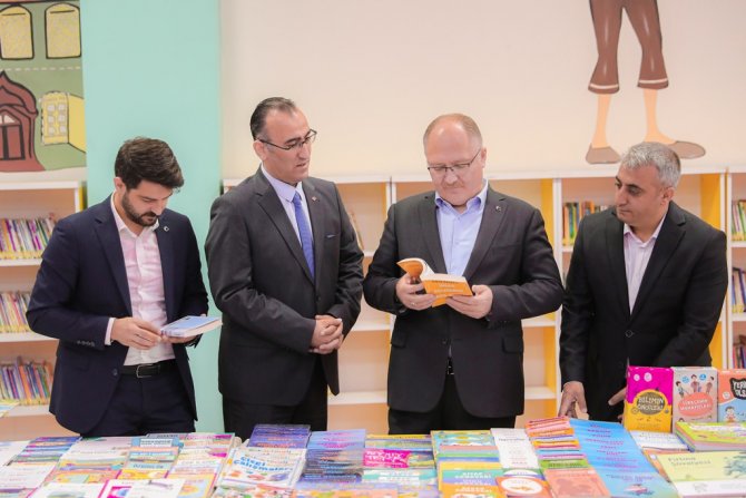 Sivas Belediyesi, Kütüphaneye 500 Kitap Bağışladı