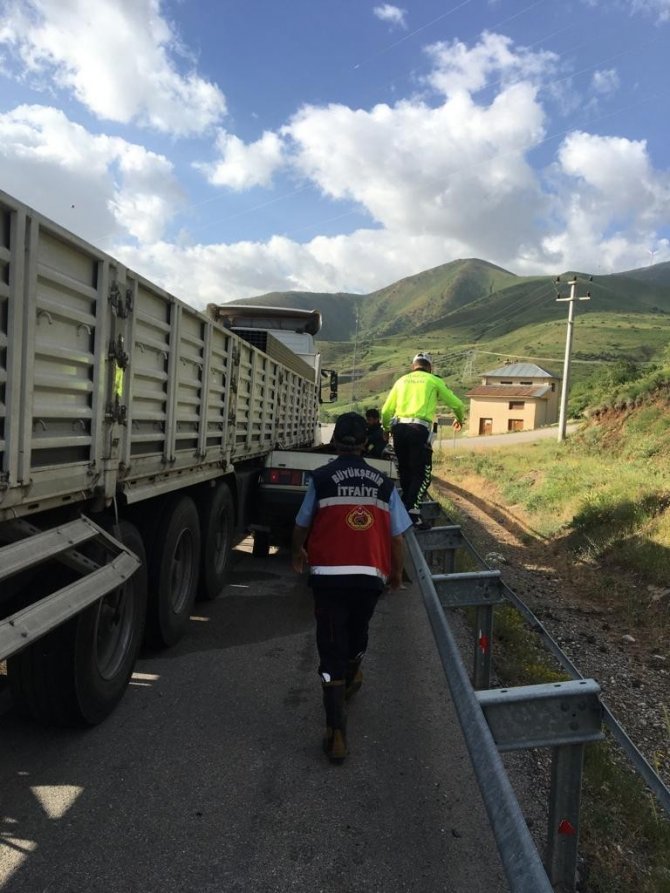 Van’da Zincirleme Trafik Kazası: 1 Ölü, 4 Ağır Yaralı