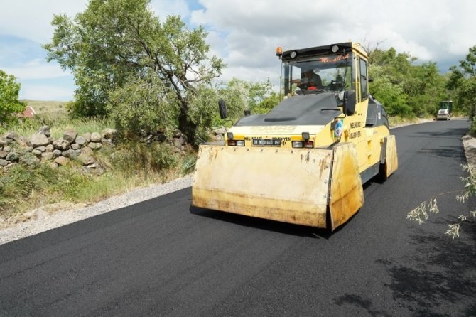 Melikgazi’de Asfalt Atağı Sürüyor