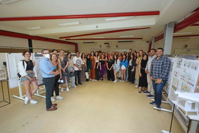 Öğrencilerden Toplum Merkezi Tasarımı