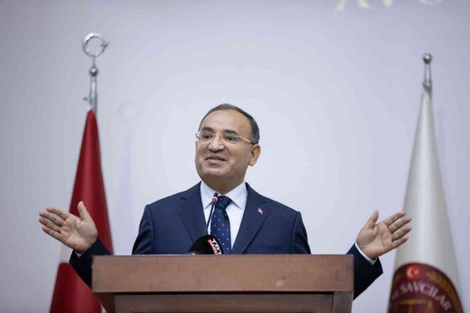 Bakan Bozdağ’dan Genç Hakim Ve Savcılara: “Vicdanınız Ve Aklınız Hür Olsun”