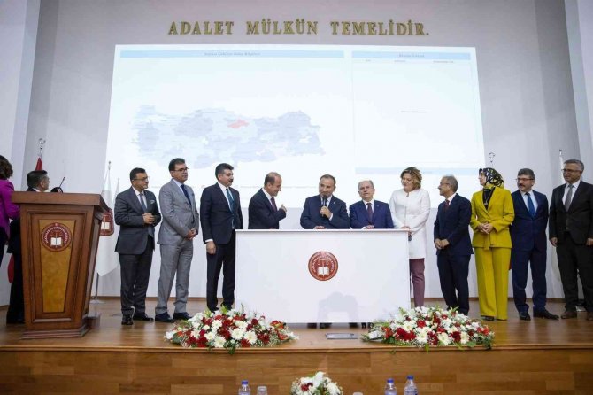 Bakan Bozdağ’dan Genç Hakim Ve Savcılara: “Vicdanınız Ve Aklınız Hür Olsun”