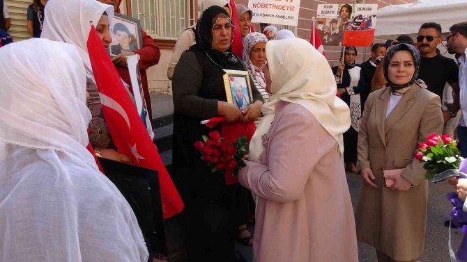 Ak Parti Milletvekili Öçal, Evlat Nöbetindeki Ailelerle Bir Araya Geldi