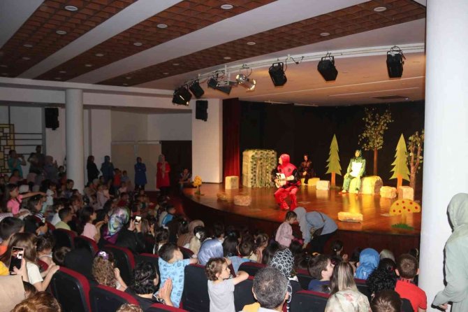Akçaabat Belediyesinden Çocuklara Karne Hediyesi