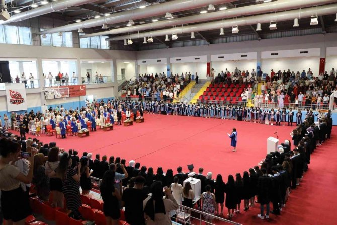 Hemşirelik Fakültesi Öğrencileri Ant İçerek Mezun Oldu