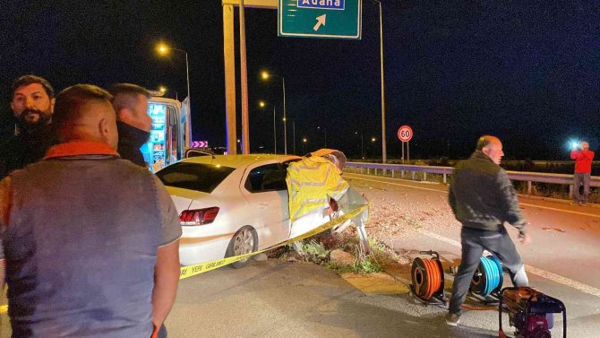 Otomobil Bariyerlere Girdi: 2 Ölü 2 Yaralı