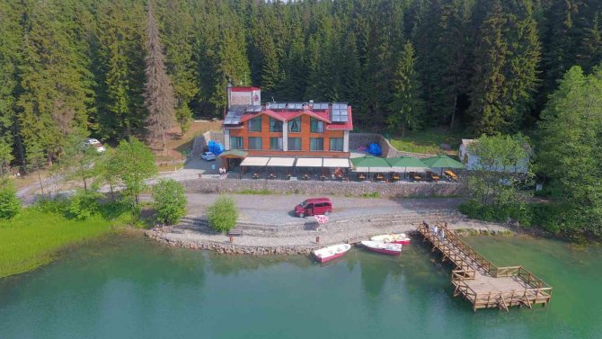 Artvin’in Şavşat İlçesindeki Karagöl Her Mevsim Ayrı Güzel