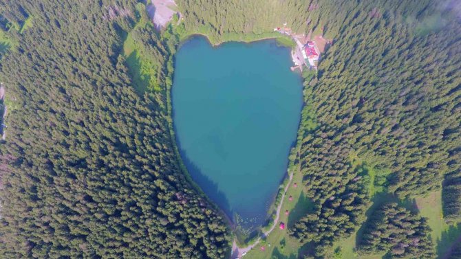 Artvin’in Şavşat İlçesindeki Karagöl Her Mevsim Ayrı Güzel