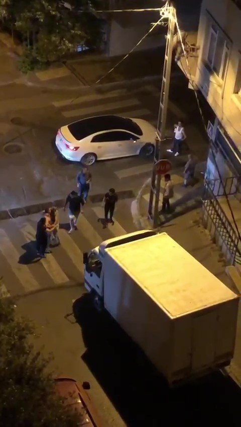 Ataşehir’de Bıçaklı Maganda Mahalleliyi Ayağa Kaldırdı