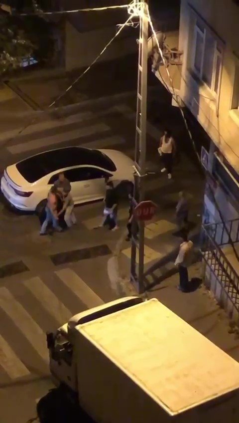 Ataşehir’de Bıçaklı Maganda Mahalleliyi Ayağa Kaldırdı
