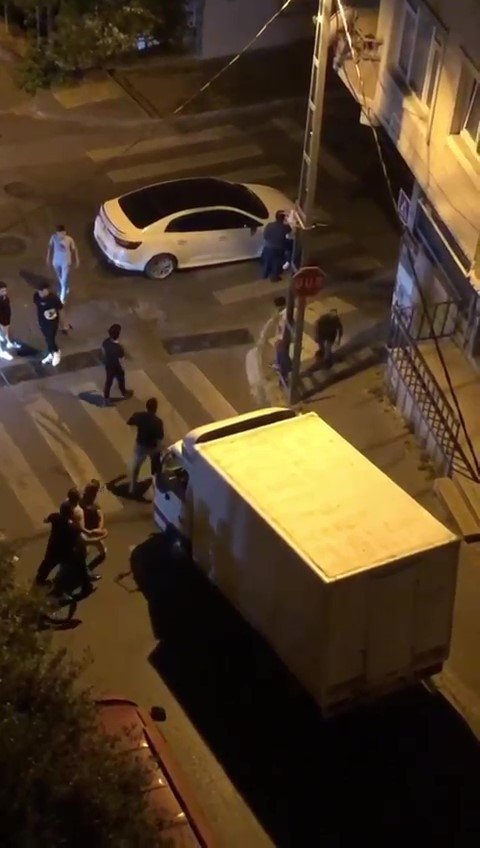 Ataşehir’de Bıçaklı Maganda Mahalleliyi Ayağa Kaldırdı