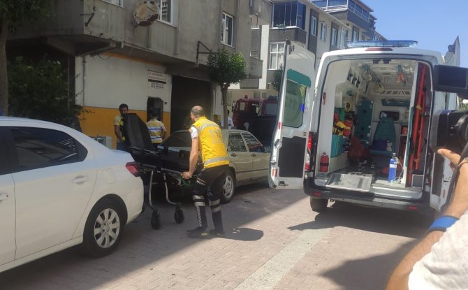 Yangına Müdahale Etmeye Çalışan İtfaiye Eri Yüksekten Düştü