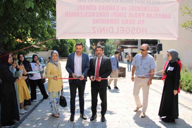 Adü Rektörü Aldemir Sergi Açılışına Katıldı