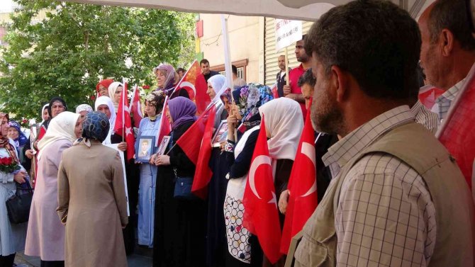 Ak Parti Milletvekili Öçal, Evlat Nöbetindeki Ailelerle Bir Araya Geldi