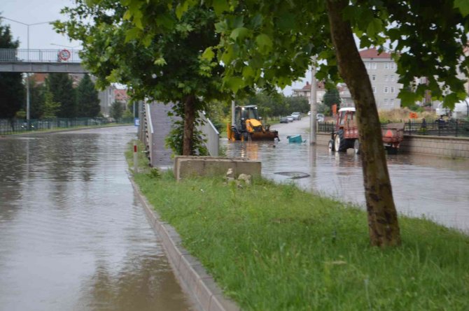 Kütahya’da Yağış Nedeniyle Cadde Ve Sokaklarda Su Baskını Yaşandı