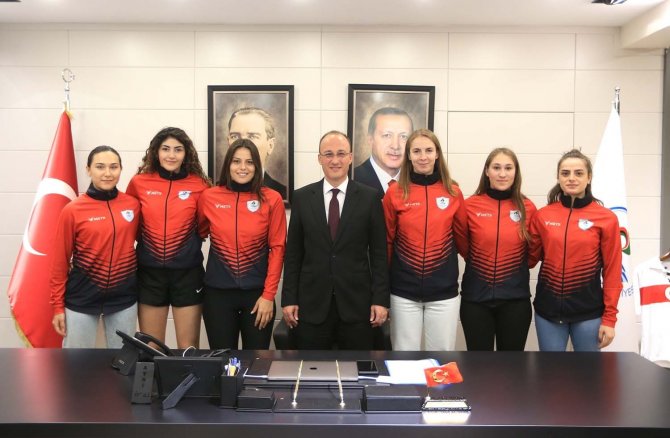 Pamukkale Belediyespor Voleybol Takımında İmzalar Atıldı