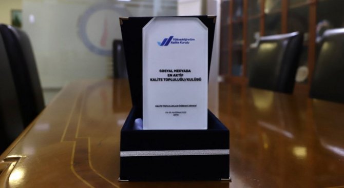 Kalite Gönüllüleri Topluluğu’na Yökak Zirvesinde Ödül