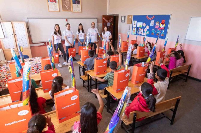 Hepsiburada, Kars’taki Öğrencilerin Karne Heyecanına Ortak Oldu