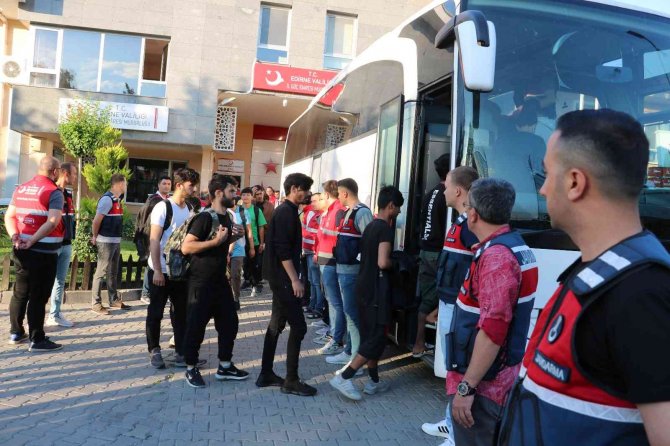 Sınır Dışı Edilecek Göçmenler Edirne’den Yola Çıktı