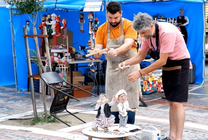 Roman Havası Oynayan Kuklaları Görenler Hayranlıkla İzledi