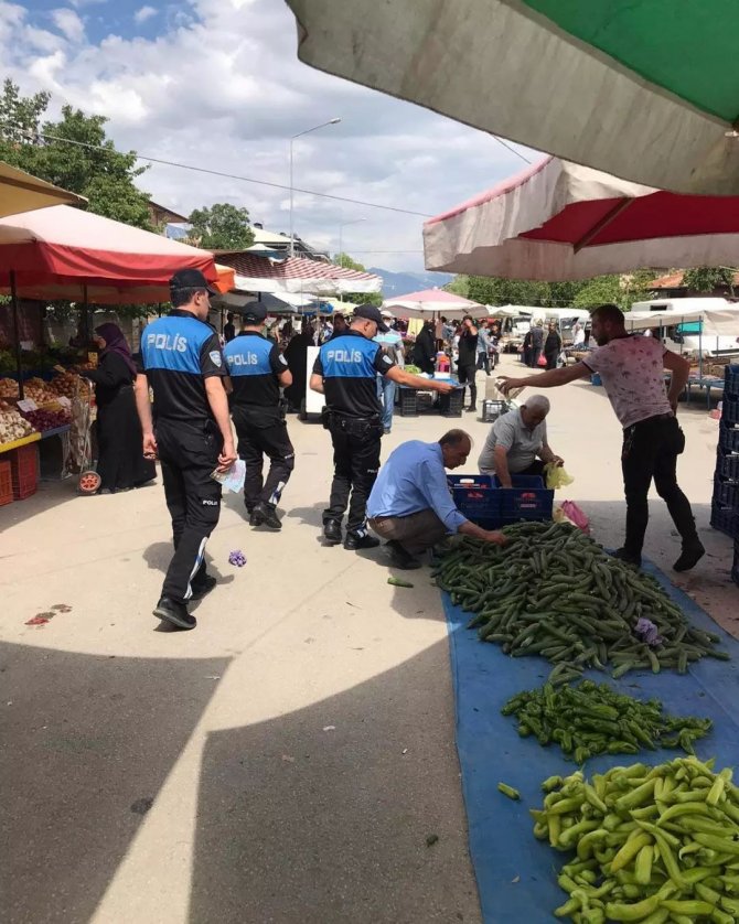 Polis Ekipleri Semt Pazarında Kades Hakkında Bilgi Verdi