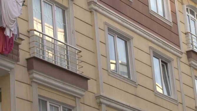 Esenyurt’ta Feci Olay: 2 Yaşındaki Çocuk Pencereden Düşerek Öldü