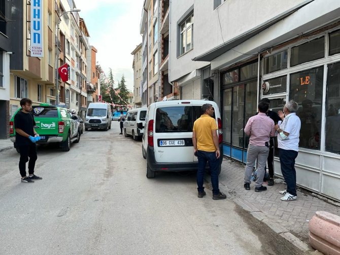 Boş Dükkâna Bağlanan Köpek Hayvan Severlerin İhbarıyla Kurtarıldı