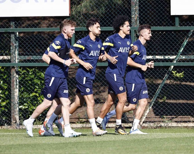 Fenerbahçe, Günü Çift Antrenmanla Tamamladı