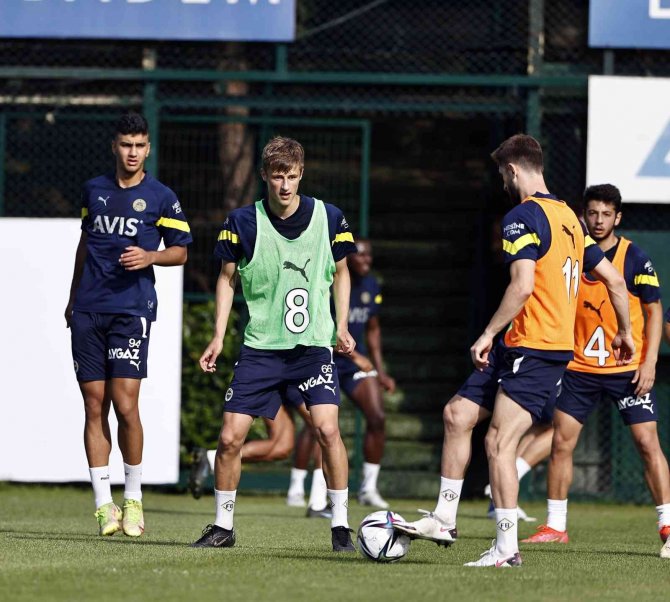 Fenerbahçe, Günü Çift Antrenmanla Tamamladı
