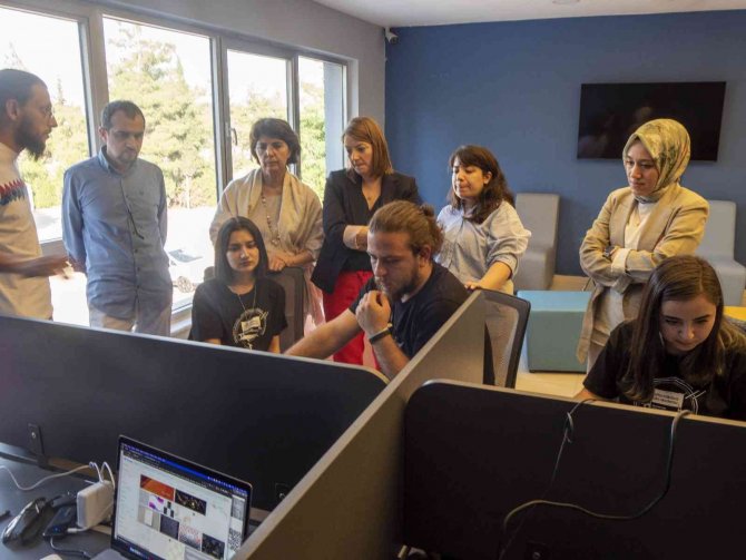 Hkü’lü Öğrenciler "Şehrin Ayakkabısını" Tasarladı