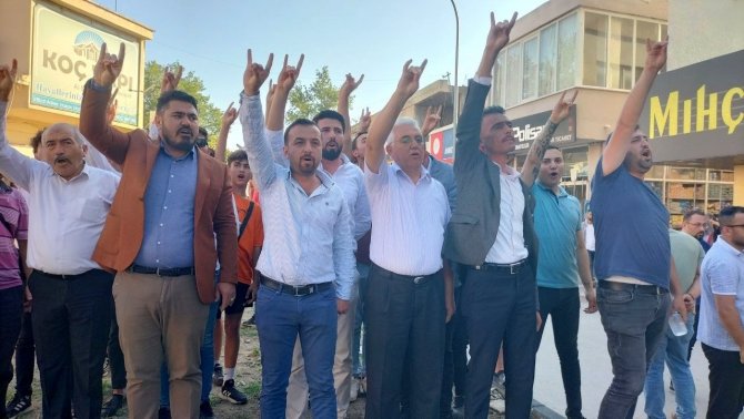 Davutoğlu, Bahçeli’nin Memleketi Osmaniye’de Protesto Edildi