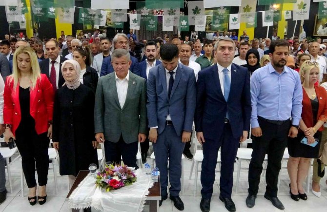 Davutoğlu’nun Bozuk Mikrofonla İmtihanı