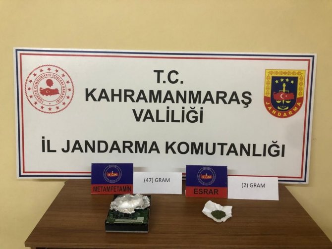 Uyuşturucu Oto Teybin İçinden Çıktı, 2 Kişi Gözaltına Alındı