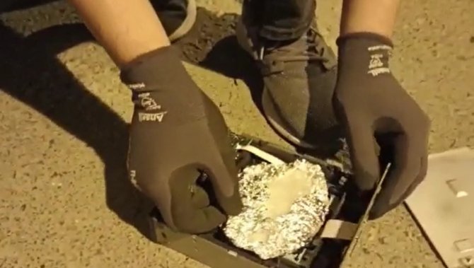 Uyuşturucu Oto Teybin İçinden Çıktı, 2 Kişi Gözaltına Alındı