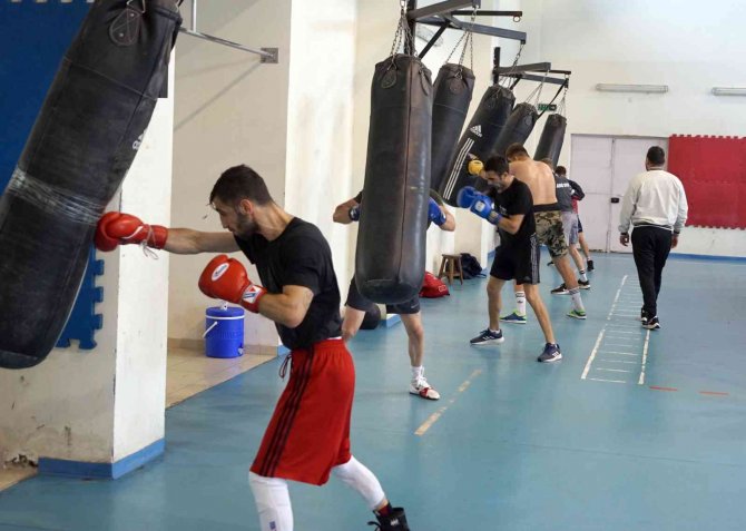 Erkek Boks Milli Takımı, Akdeniz Oyunları’na Hazırlanıyor