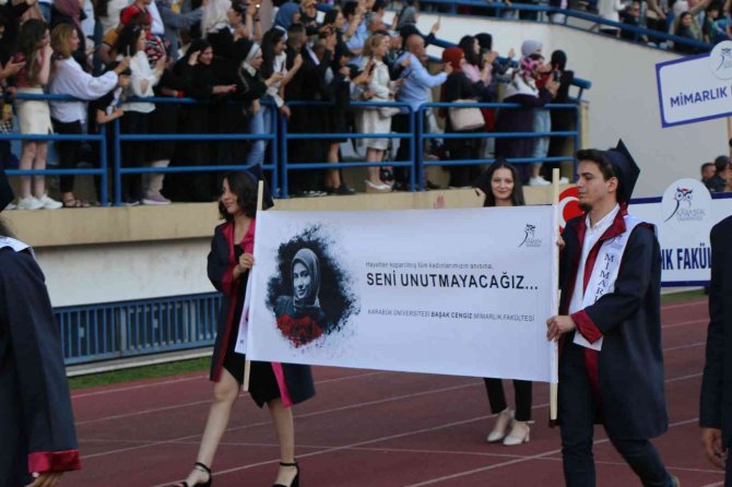 Başak Cengiz Mimarlık Fakültesi Yeni İsmiyle İlk Mezunlarını Verdi