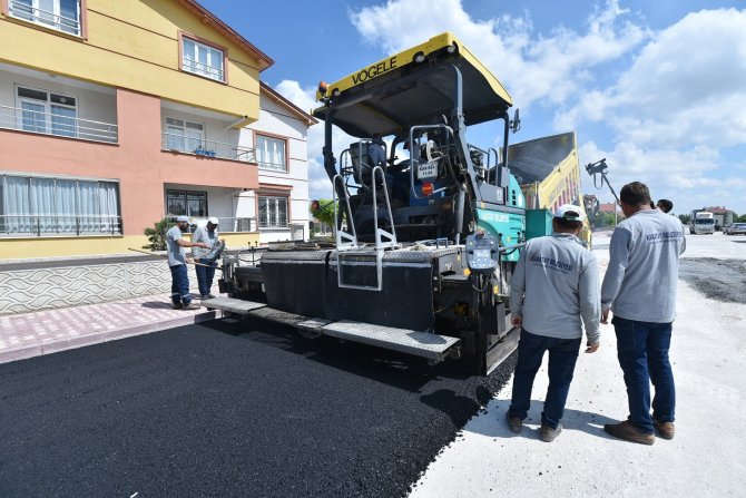 Hasan Kılca Yol Asfaltlama Çalışmalarını Yerinde İnceledi