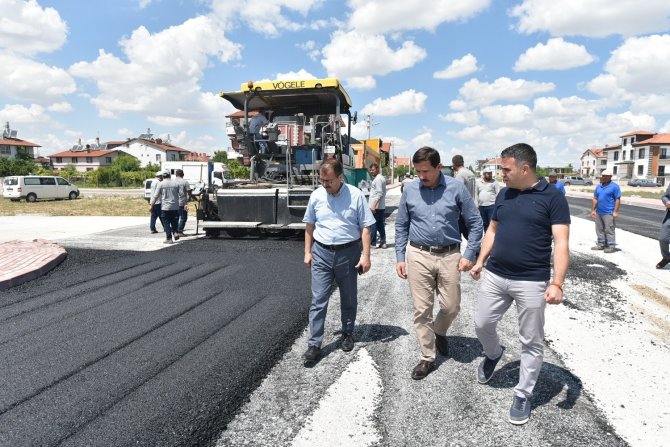 Hasan Kılca Yol Asfaltlama Çalışmalarını Yerinde İnceledi