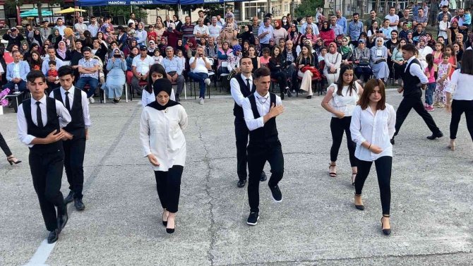 Hanönü ’De Öğrenciler Mezuniyet Coşkusu Yaşadı
