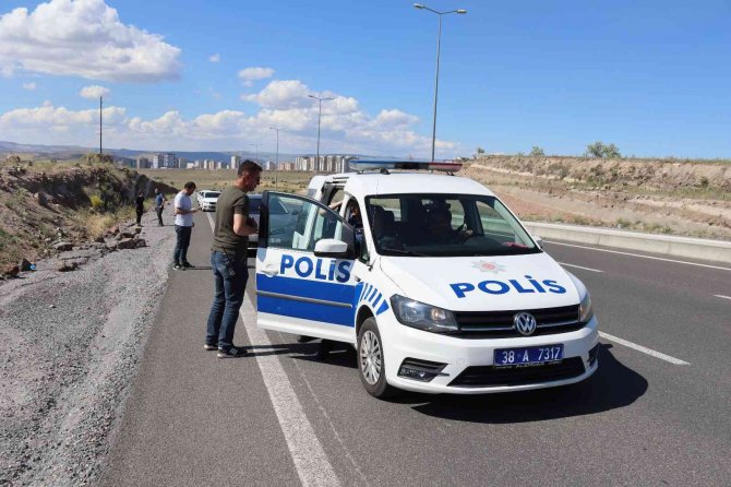 Polisten Kaçan Araç Kovalamaca Sonucu Yakalandı