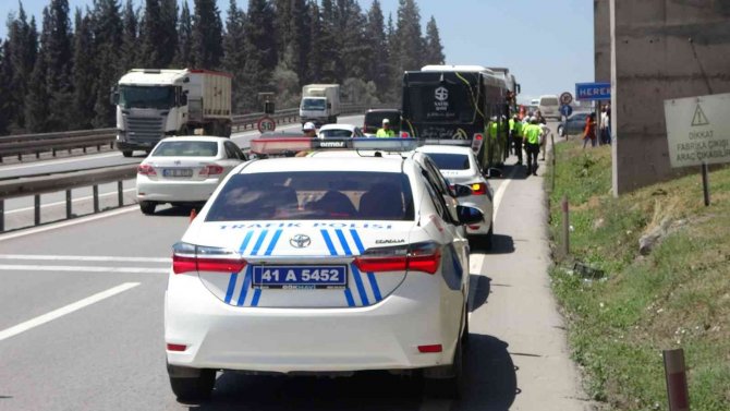 Belediye Otobüsü İle Tanker Çarpıştı, 11 Yolcu Yaralandı
