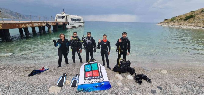 Van Gölü’nde Keşfedilen Yeni Balık Türü Rengiyle Ezber Bozdu