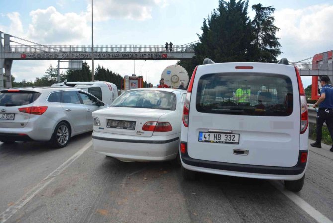 Otomobil Takla Atıp Yan Durdu, Kilometrelerce Kuyruk Oluştu