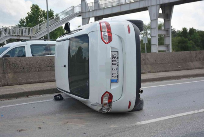 Otomobil Takla Atıp Yan Durdu, Kilometrelerce Kuyruk Oluştu