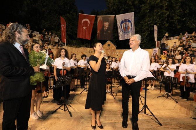 Narlıdere Çocuk Senfoni Orkestrası Selçuk’ta Dinleyenleri Mest Etti