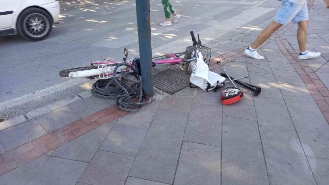 Hırsızlıktan Aranan Şüpheli Kendisini Durduran Polise Bıçakla Saldırdı
