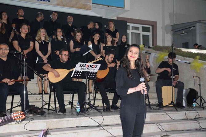 Öğretmenlerden Türk Halk Müziği Şöleni