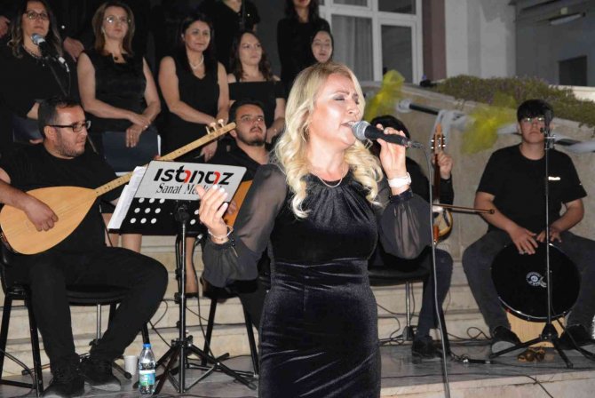 Öğretmenlerden Türk Halk Müziği Şöleni